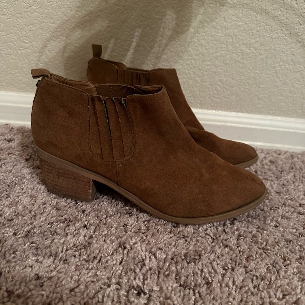 Melrose and Market Tan Suede Booties